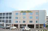 Bangunan Super OYO 985 Hotel Nur