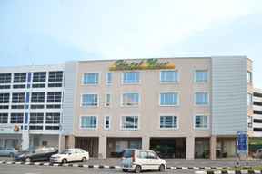 Super OYO 985 Hotel Nur