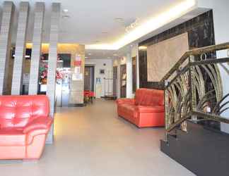 Lobby 2 Super OYO 985 Hotel Nur