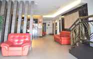 Lobby 4 Super OYO 985 Hotel Nur