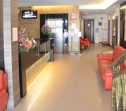 Lobi 3 Super OYO 985 Hotel Nur