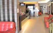 Lobby 3 Super OYO 985 Hotel Nur