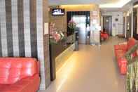 Lobby Super OYO 985 Hotel Nur