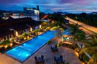 Swimming Pool Eastin Hotel Penang