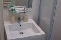 Toilet Kamar Dormani Hotel Kuching