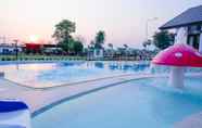 Swimming Pool 5 111 Resort & Spa