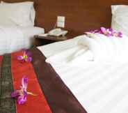 Bedroom 6 Chaophayathara Riverside Hotel