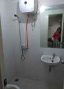 BATHROOM Apartemen 2BR at Mediterania Garden Residences 1 near Central Park Mall (MGR)