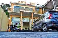 Exterior Jamrud Syariah Hotel