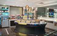 Quầy bar, cafe và phòng lounge 2 Ambassador Transit Lounge @ Singapore Changi Airport Terminal 3