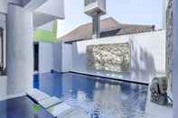 Swimming Pool OYO 3950 The Ratna Hotel