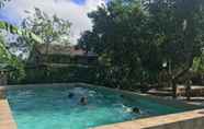 Kolam Renang 4 John Hammock Vacation House Tagaytay