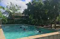 Kolam Renang John Hammock Vacation House Tagaytay