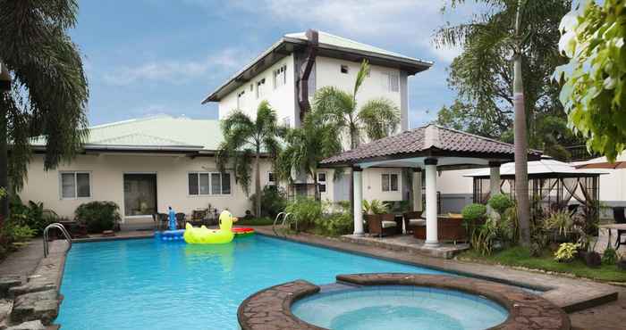 Swimming Pool Plumeria Hotel