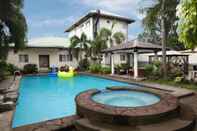 Kolam Renang Plumeria Hotel