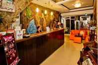 Lobi La Charica Inn & Suites