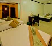 Kamar Tidur 7 La Charica Inn & Suites