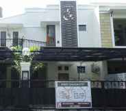 Exterior 5 Homey Room in Pondok Indah (NIR)