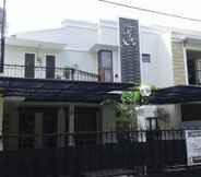 Exterior 3 Homey Room in Pondok Indah (NIR)