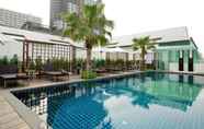 Kolam Renang 5 Sunshine Hotel & Residences