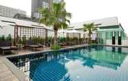 สระว่ายน้ำ 5 Sunshine Hotel & Residences