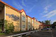 ภายนอกอาคาร Microtel by Wyndham Tarlac