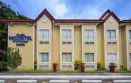 Exterior 2 Microtel by Wyndham Tarlac