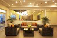 Lobby Microtel by Wyndham South Forbes