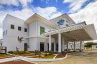 Luar Bangunan Microtel by Wyndham South Forbes