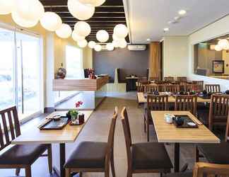 Sảnh chờ 2 Microtel by Wyndham South Forbes