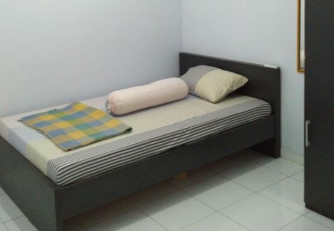 Bedroom Simple Room near Grand Mall Bekasi (SEM)