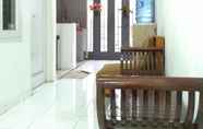 ล็อบบี้ 5 Simple Room near Grand Mall Bekasi (SEM)