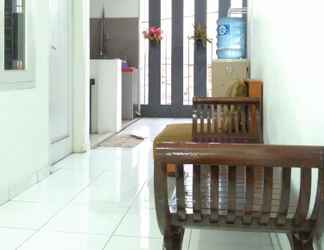 Lobby 2 Simple Room near Grand Mall Bekasi (SEM)