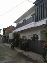 ภายนอกอาคาร 4 Simple Room near Grand Mall Bekasi (SEM)