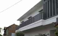 Exterior 6 Simple Room near Grand Mall Bekasi (SEM)