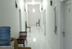 Lobby 5 Simple Room near Grand Mall Bekasi (SEM)