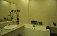 In-room Bathroom 7 Subic Residencias