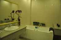 In-room Bathroom Subic Residencias