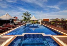 Swimming Pool 2 Dang Derm Khaosan