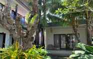 Luar Bangunan 5 Grandpa Guest House