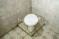 Toilet Kamar Simple Room in Palmerah Jakarta Barat (FOR)