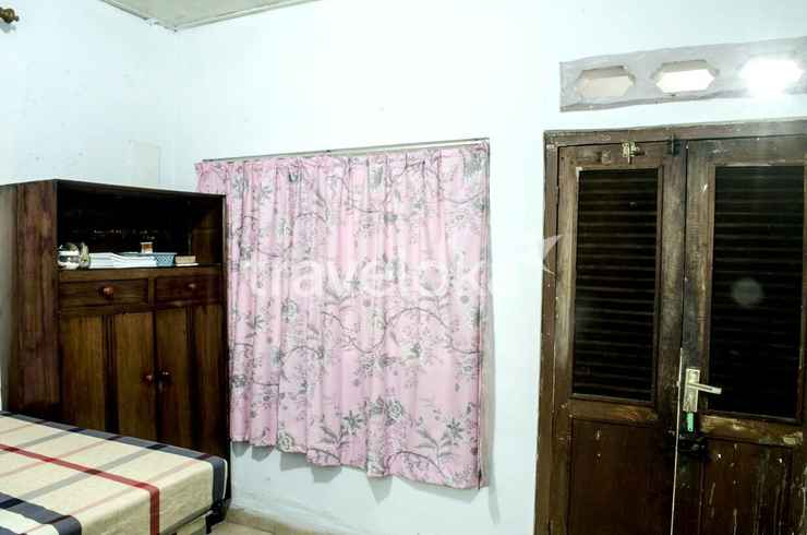 BEDROOM Simple Room in Palmerah Jakarta Barat (FOR)