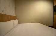 Bilik Mandi dalam Bilik 3 OYO 89752 7 Days Express Hotel