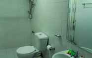 Toilet Kamar 6 The Central Discovery Hotel