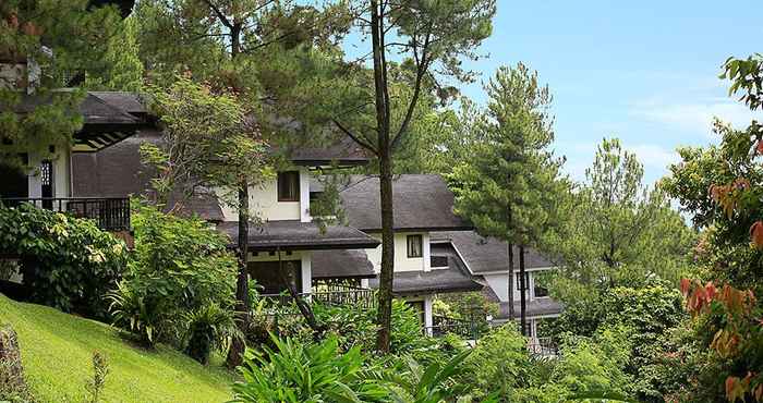 Lobby Gunung Geulis Cottages managed by Royal Tulip