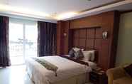 Bedroom 4 Tara Court Hotel