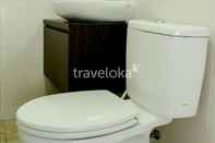 Toilet Kamar Lovely Studio Room in Seasons City Apartment Tower C (PAA)