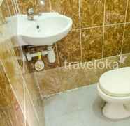 Toilet Kamar 2 Low-cost Room near Mangga Besar Train Station (WAR)