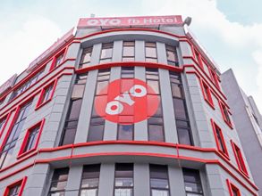 Luar Bangunan 4 OYO 162 FB Hotel