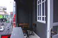 Luar Bangunan Yolo Hostel n Bar